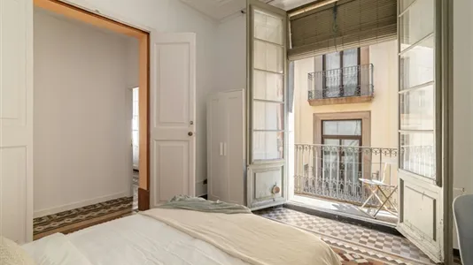 Rooms in Barcelona Ciutat Vella - photo 1