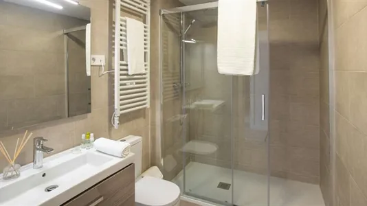 Rooms in Barcelona Ciutat Vella - photo 4