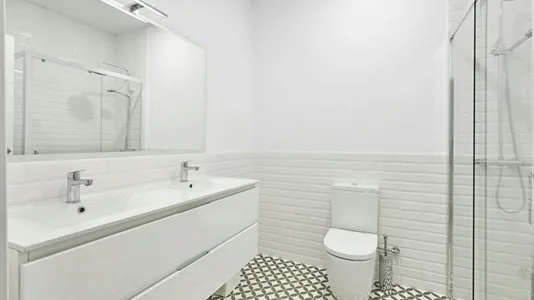 Rooms in Barcelona Ciutat Vella - photo 8
