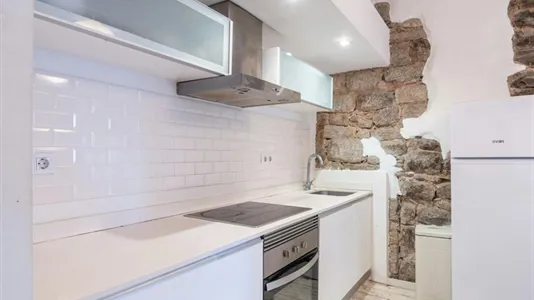 Houses in Barcelona Ciutat Vella - photo 9