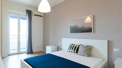 Room for rent in Milano Zona 8 - Fiera, Gallaratese, Quarto Oggiaro, Milan