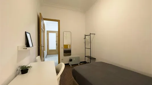 Rooms in Barcelona Ciutat Vella - photo 2
