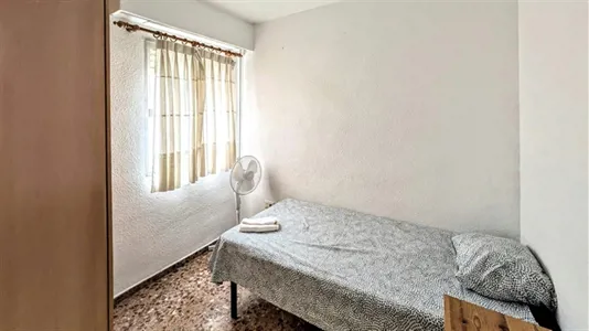 Rooms in Moncada - photo 2