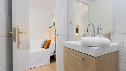Rooms in Madrid Centro - photo 9
