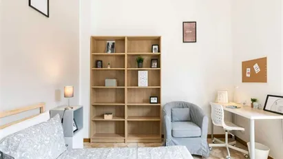 Room for rent in Milano Zona 8 - Fiera, Gallaratese, Quarto Oggiaro, Milan