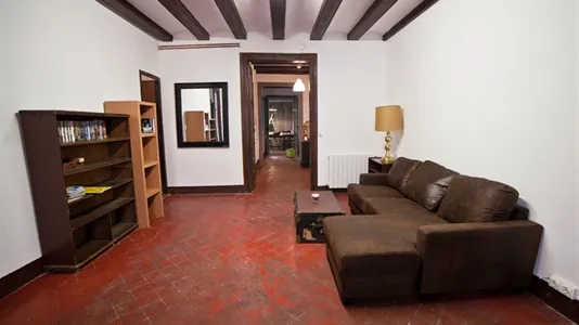 Rooms in Barcelona Ciutat Vella - photo 9