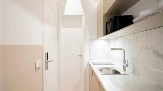 Rooms in Madrid Centro - photo 7