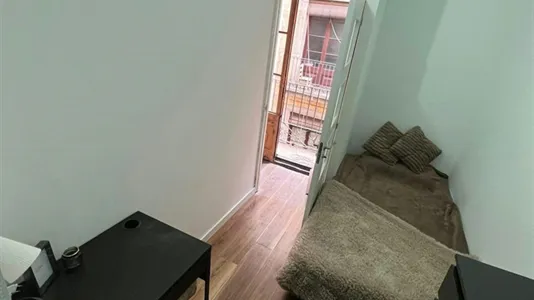 Rooms in Barcelona Ciutat Vella - photo 10