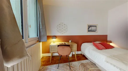 Rooms in Paris 8ème arrondissement - photo 2
