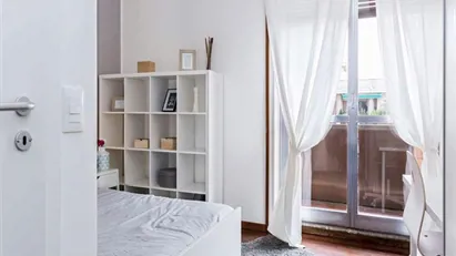 Room for rent in Milano Zona 6 - Barona, Lorenteggio, Milan