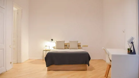 Rooms in Barcelona Eixample - photo 2