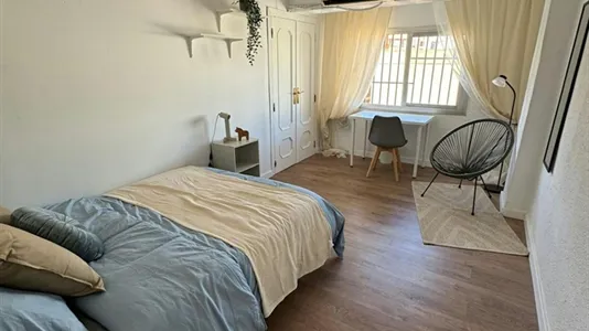Rooms in Godelleta - photo 1
