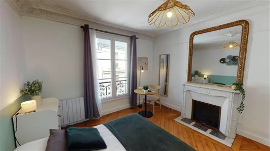 Rooms in Paris 8ème arrondissement - photo 3