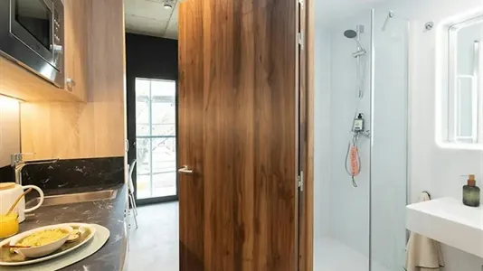 Rooms in Cornellà de Llobregat - photo 3