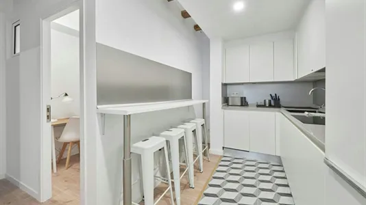 Rooms in Barcelona Ciutat Vella - photo 4