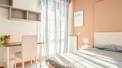 Room for rent in Milano Zona 6 - Barona, Lorenteggio, Milan