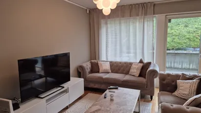 Rymligt radhus med tre sovrum i barnvänligt område i Kållered! Utmärkt planlösning, altan och parkering för två bila...