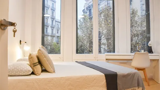 Rooms in Barcelona Eixample - photo 4