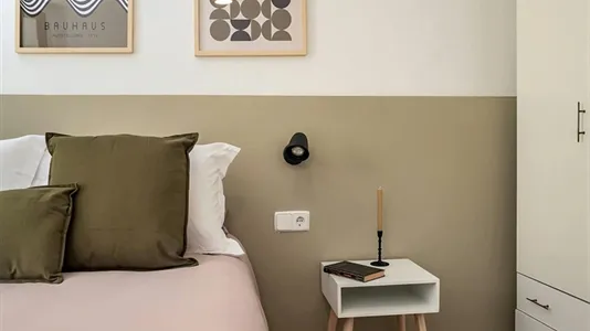 Rooms in Barcelona Ciutat Vella - photo 4