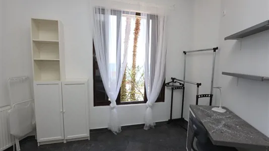 Rooms in Piraeus - photo 1