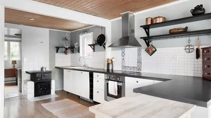 Mysig villa i vacker miljö i Gunnilse med stor tomt och två altaner!