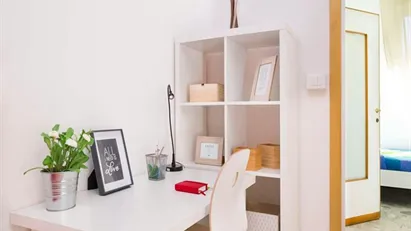 Room for rent in Milano Zona 6 - Barona, Lorenteggio, Milan