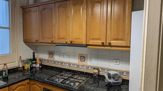 Rooms in Barcelona Ciutat Vella - photo 9