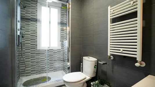 Rooms in Madrid Centro - photo 9