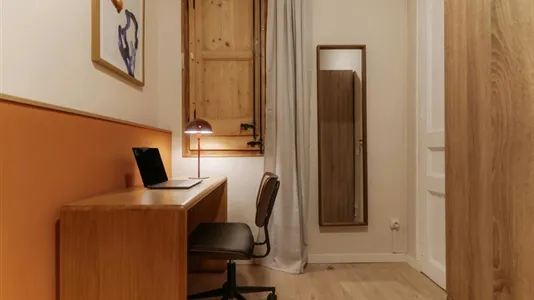 Rooms in Barcelona Ciutat Vella - photo 5