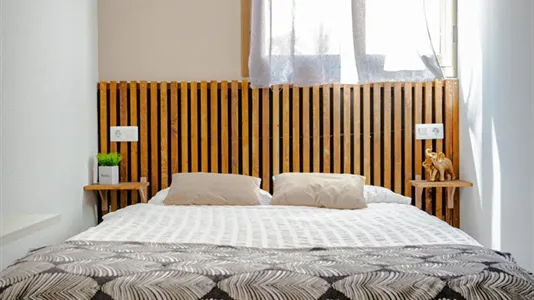 Rooms in Barcelona Ciutat Vella - photo 4