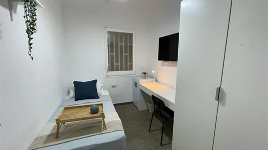 Rooms in Barcelona Sants-Montjuïc - photo 1