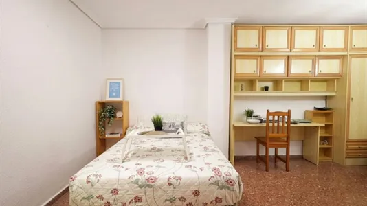 Rooms in el Camí de Vera - photo 10
