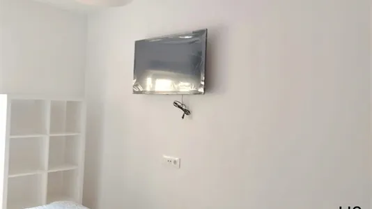 Rooms in Oviedo - photo 6