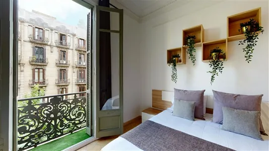 Rooms in Barcelona Eixample - photo 4