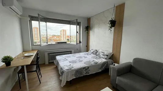 Rooms in Madrid Centro - photo 1