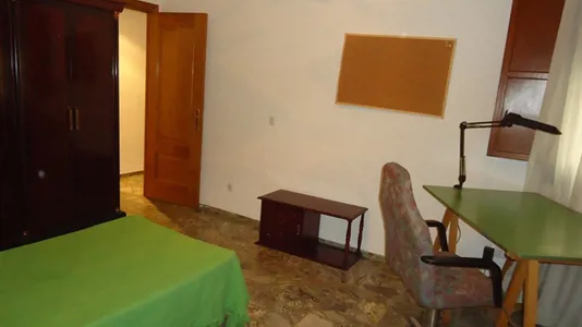 Rooms in Córdoba - photo 3