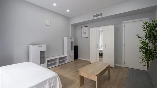 Rooms in Madrid Centro - photo 3