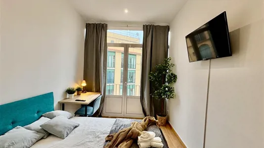 Rooms in Barcelona Eixample - photo 2