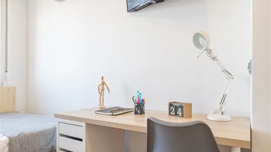 Rooms in Madrid Centro - photo 9