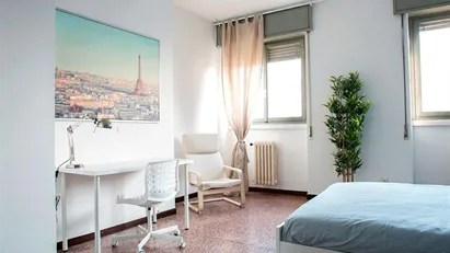 Room for rent in Milano Zona 7 - Baggio, De Angeli, San Siro, Milan