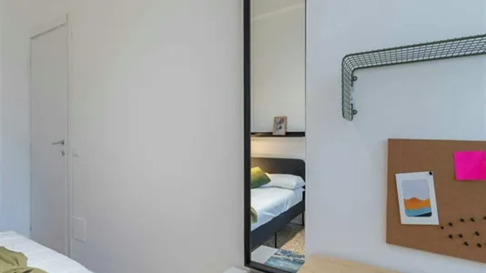 Rooms in Milano Zona 8 - Fiera, Gallaratese, Quarto Oggiaro - photo 2