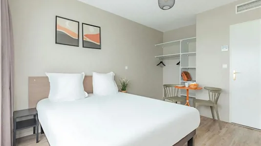 Apartments in Bordeaux - photo 2