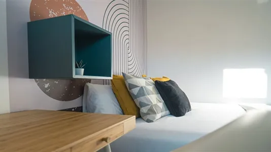 Rooms in Barcelona Ciutat Vella - photo 5