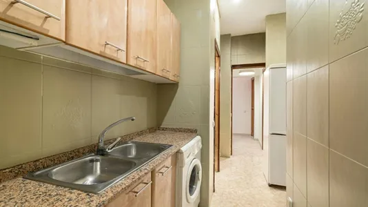 Rooms in Barcelona Ciutat Vella - photo 10