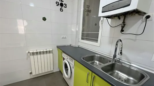 Rooms in Madrid Chamberí - photo 2