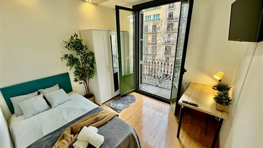 Rooms in Barcelona Eixample - photo 2