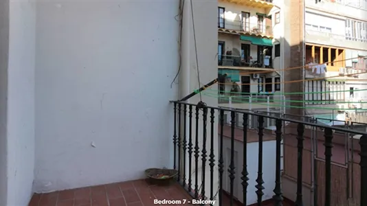 Rooms in Barcelona Eixample - photo 4