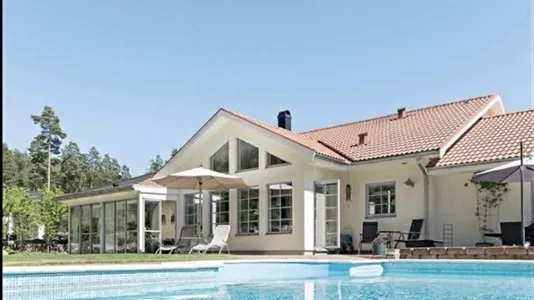 Houses in Hallstahammar - photo 2