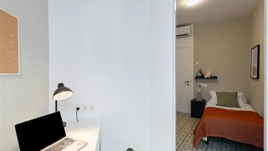 Rooms in Barcelona Eixample - photo 7