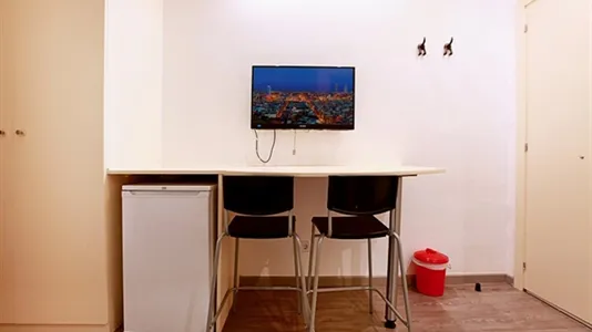 Rooms in Barcelona Ciutat Vella - photo 6